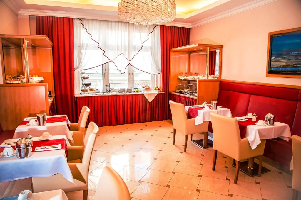 Hotel Corvinus - photo 13