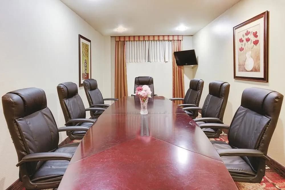 La Quinta Inn & Suites JFK Airport - photo 13