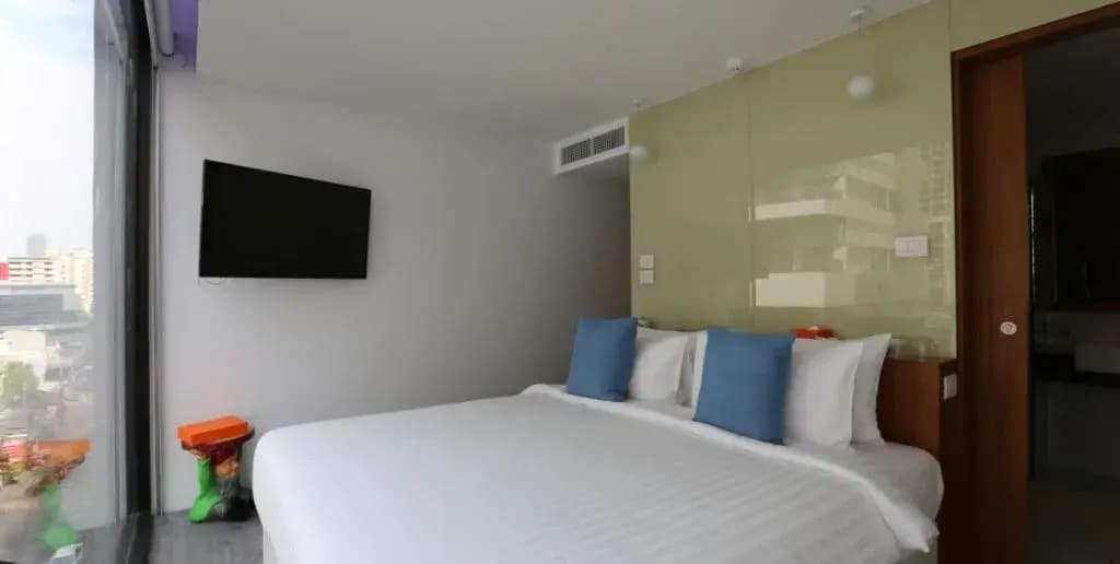 S Box Sukhumvit Hotel - photo 37