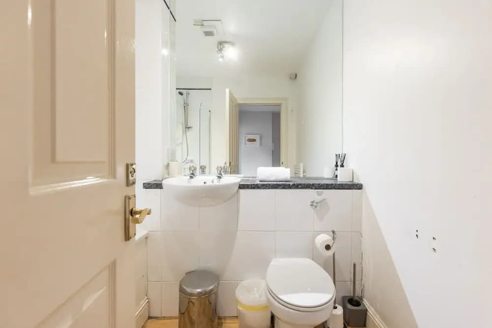 Amazing Castle View Apartment - photo 8