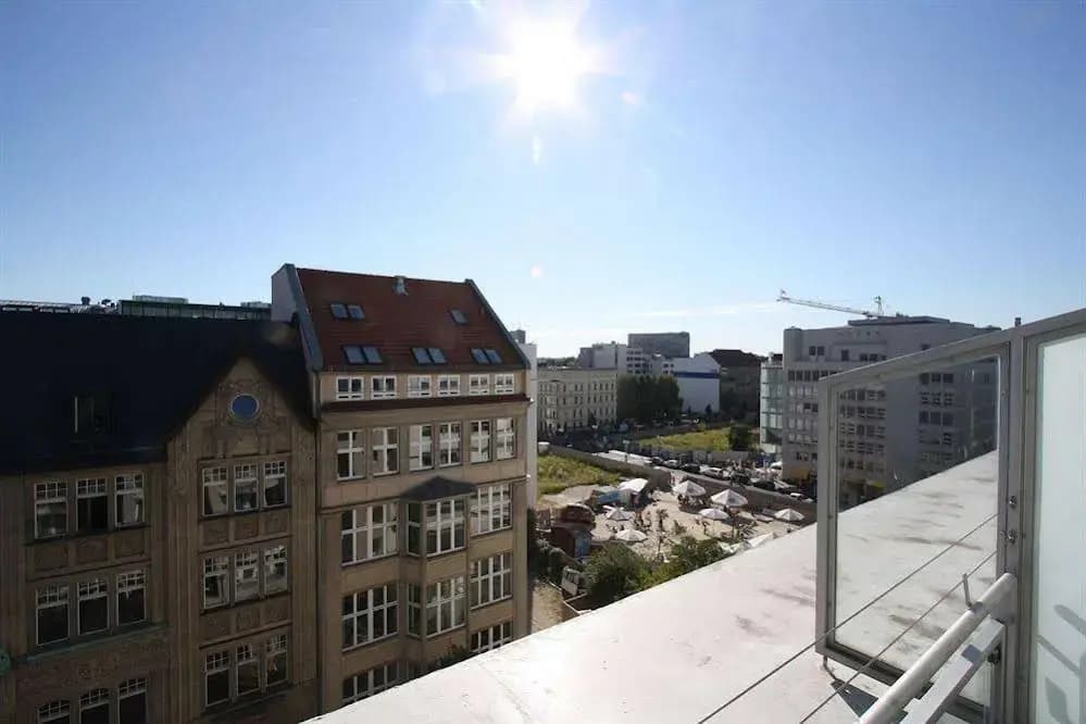 Getinberlin Am Checkpoint Charlie - photo 6