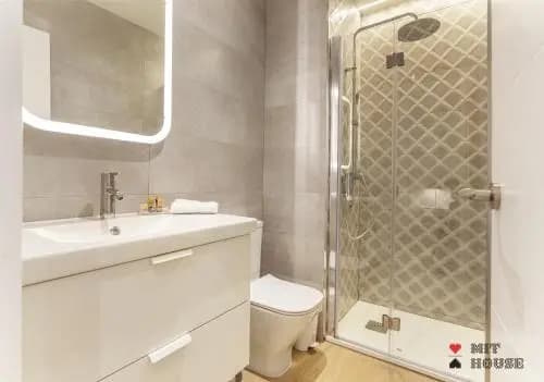 Mit House Universidad En Madrid - photo 8