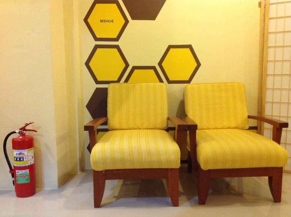 Beehive Patong Hostel - photo 8