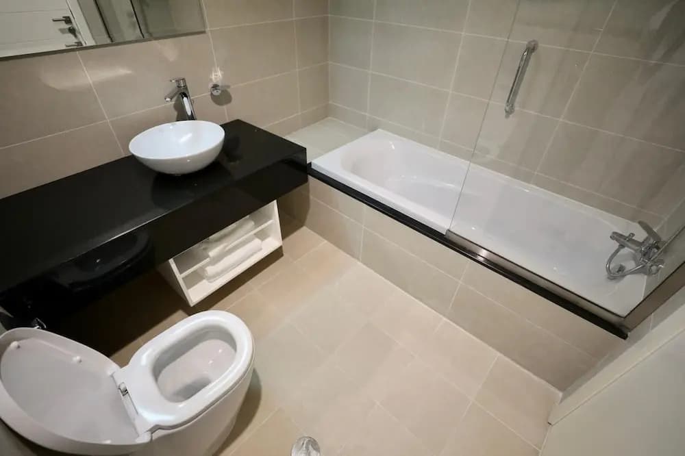 Waterfront 2 Bed Apartment Sleeps 4 With Parking - photo 5