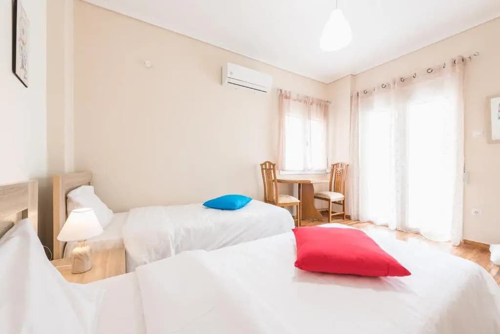 Modern 2BD apt in Athens DT, 2-min metro - photo 4