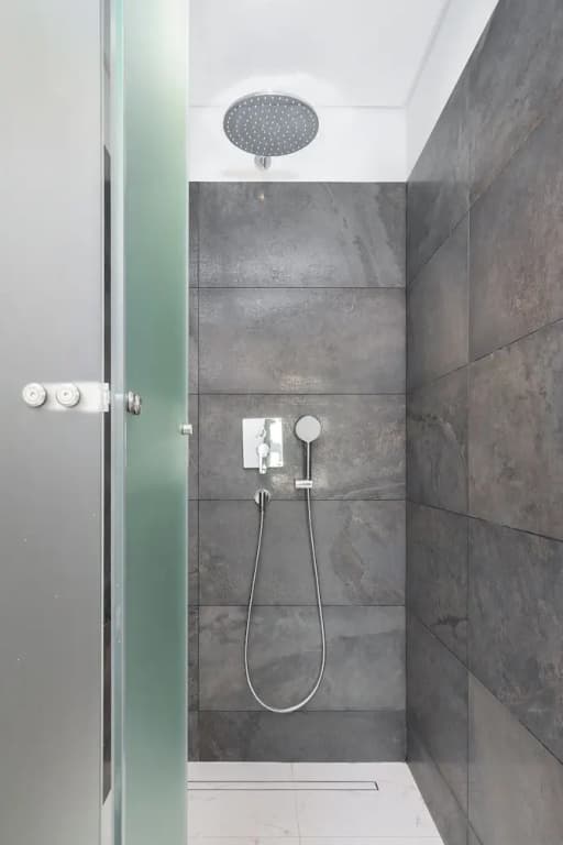 The Boulevard Prime Location W/ Ac & Elevator - photo 17