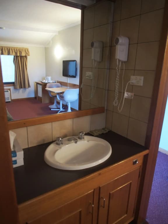 The Ascot Motel - photo 10