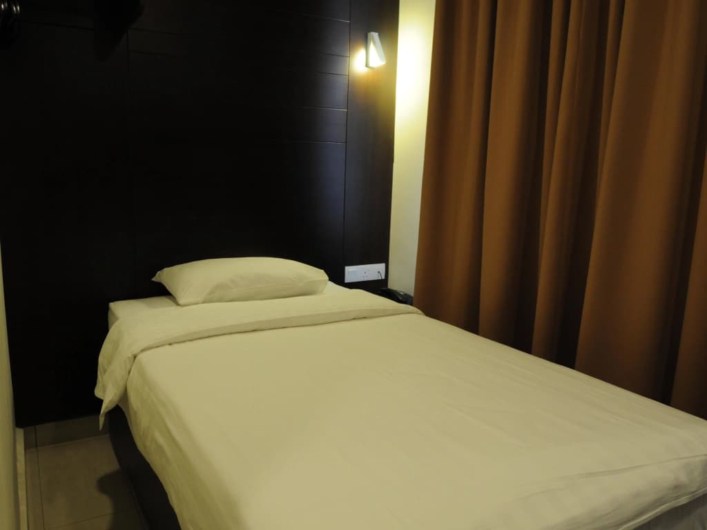 Cathay Hotel - photo 3