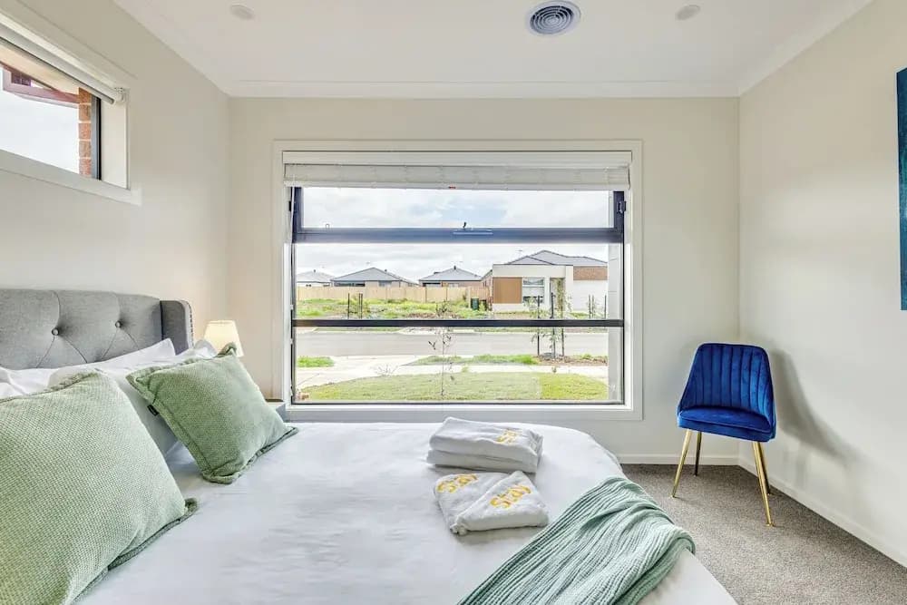 StayAU Charming 4BR Retreat Wyndham Vale - photo 2