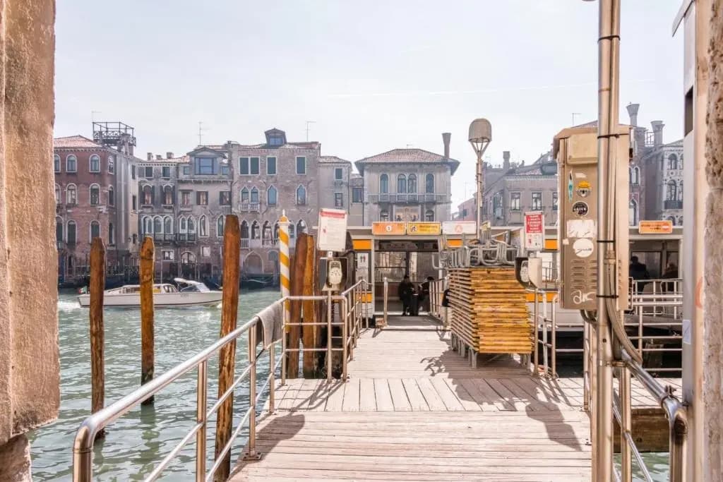 Fenice Backstage over Canal - photo 7