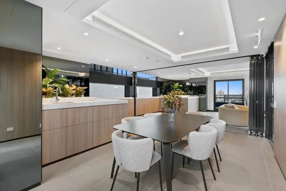 Sophisticated 2-bed With Bay Views & Amenities - photo 11