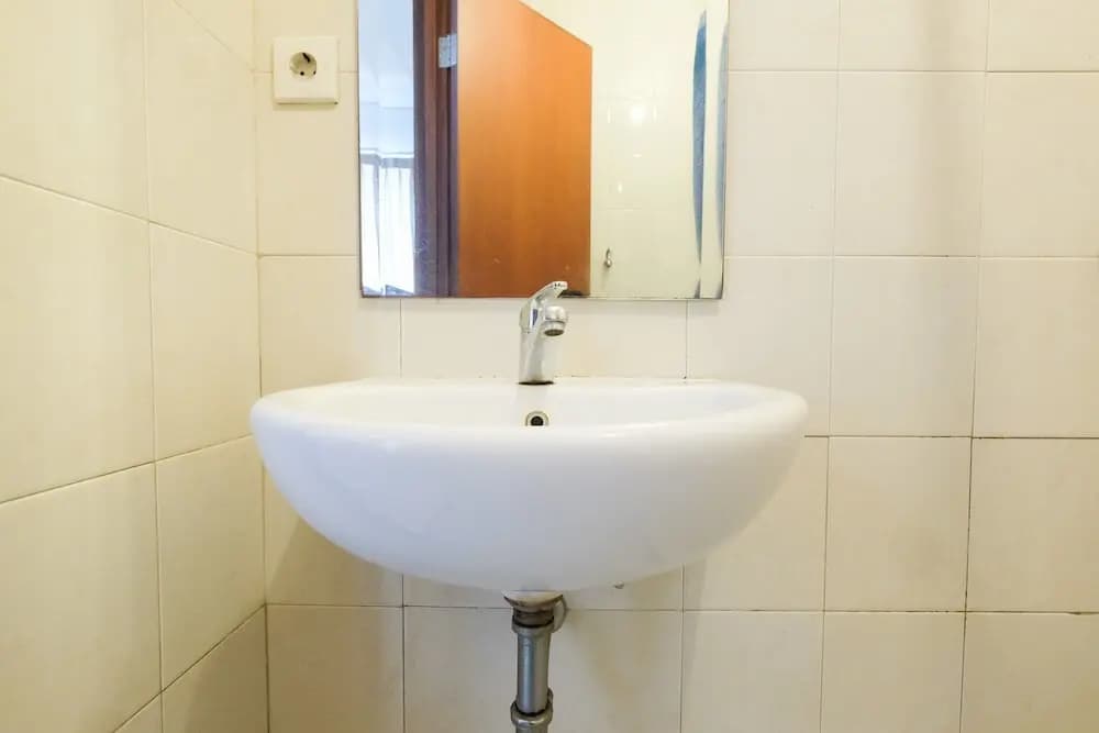 Compact Minimalist 1BR Apartment at Thamrin Residence - photo 7