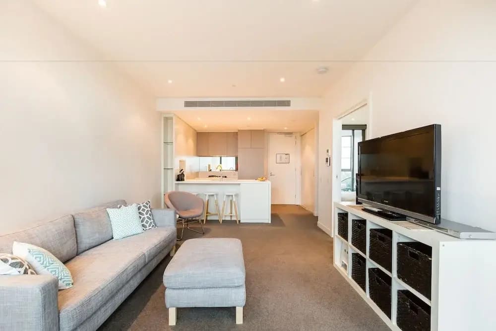 MILA, 1BDR Cremorne Apartment - photo 3