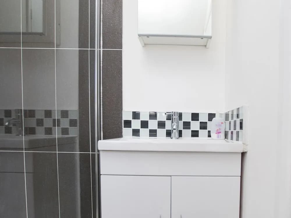 Private Studio in Harrow Flat 3 - photo 7
