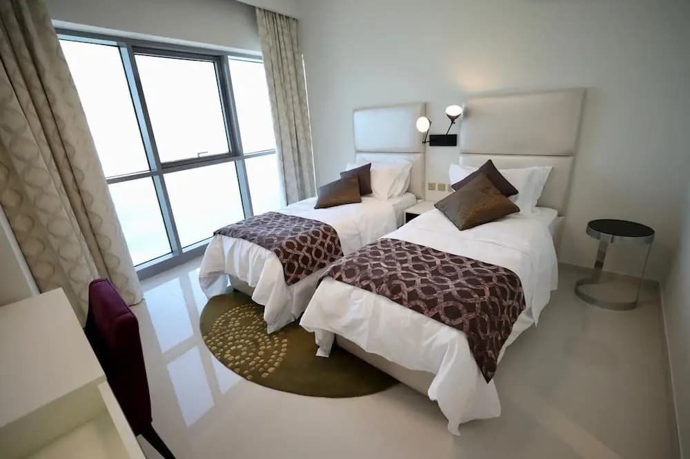 Waterfront 2 Bed Apartment Sleeps 4 With Parking - photo 8