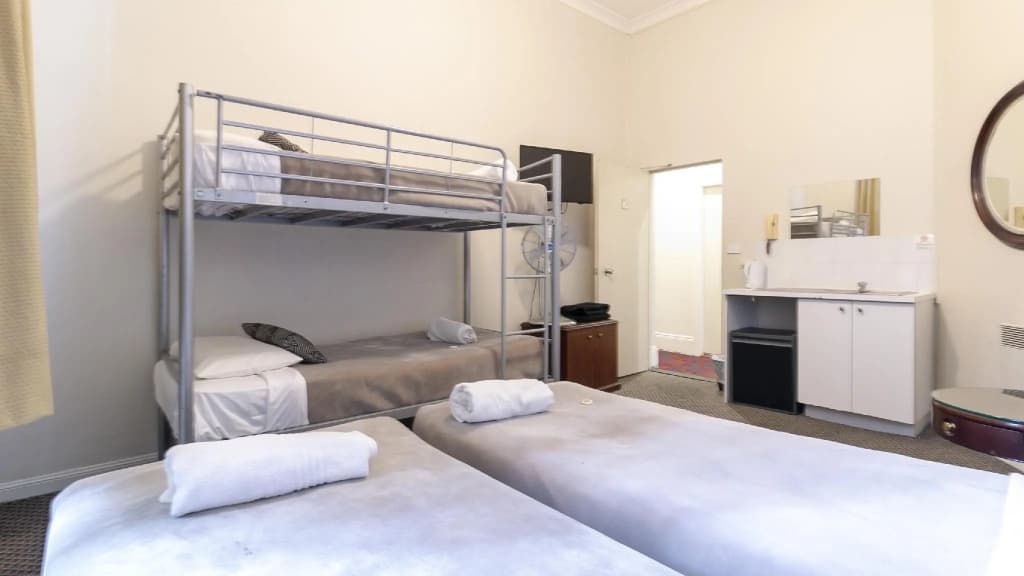 Woolbrokers Hotel Darling Harbour - photo 21