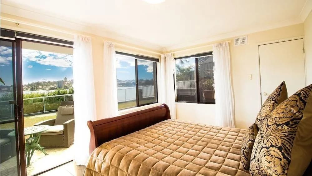 Waterfront on Manly Harbour - photo 2