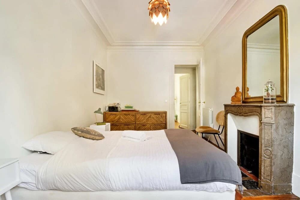 Beautiful Apartment in the Center of Paris on the Island of the City - photo 5