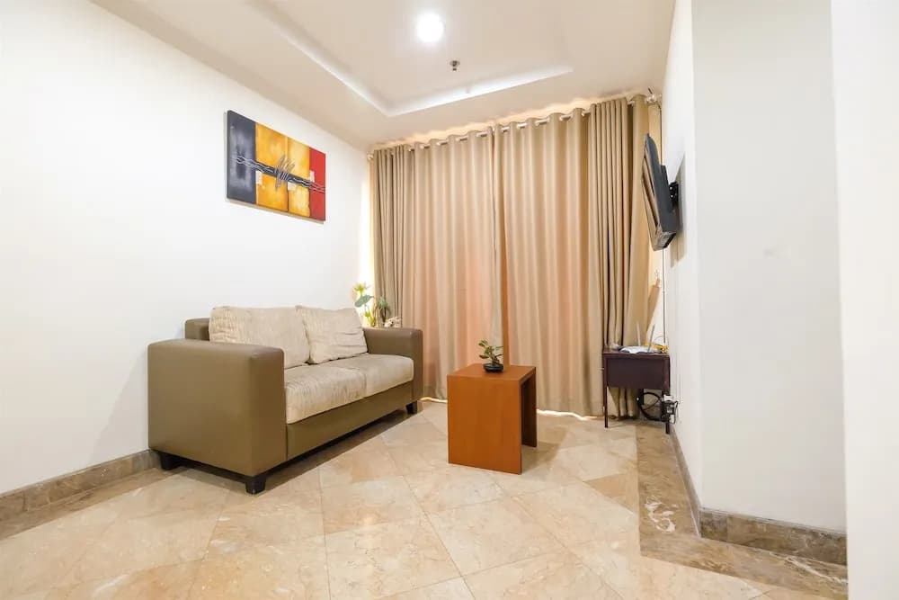 Spacious Riverside Pluit Apartment - photo 10