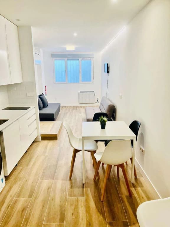 Bernabeu/ C.Universitaria Apartments - photo 5