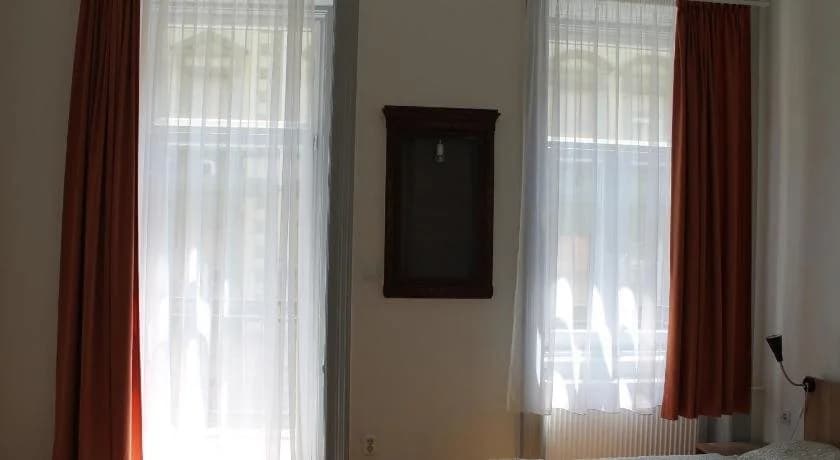 Capital Guesthouse Budapest - photo 3