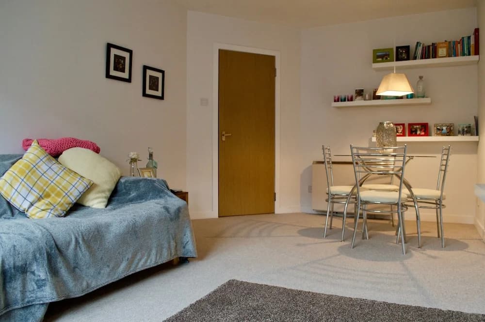 2 Bedroom Flat In Edinburgh - photo 9