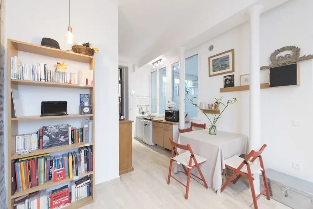 Characterful Bastille Hideaway - photo 3