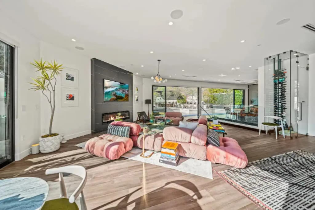 Willow Glen - Hollywood Hills Multi-level Villa With Theater & Pool - photo 46