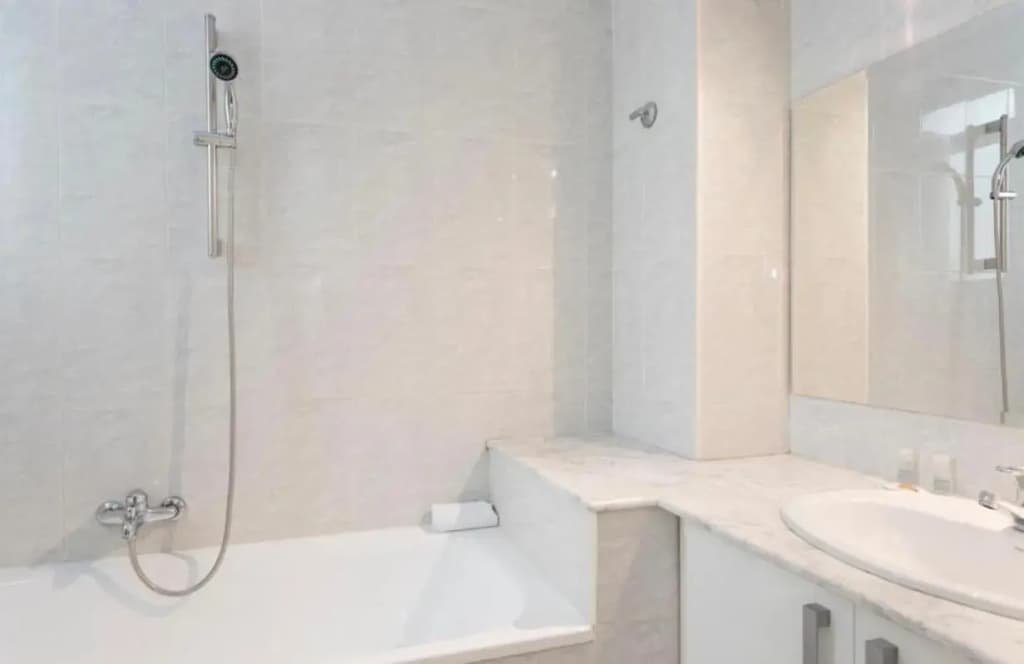 2 Bdr Eixample Apartment - photo 7