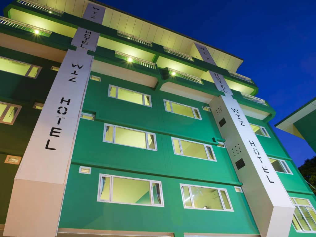 Wiz Hotel - main photo