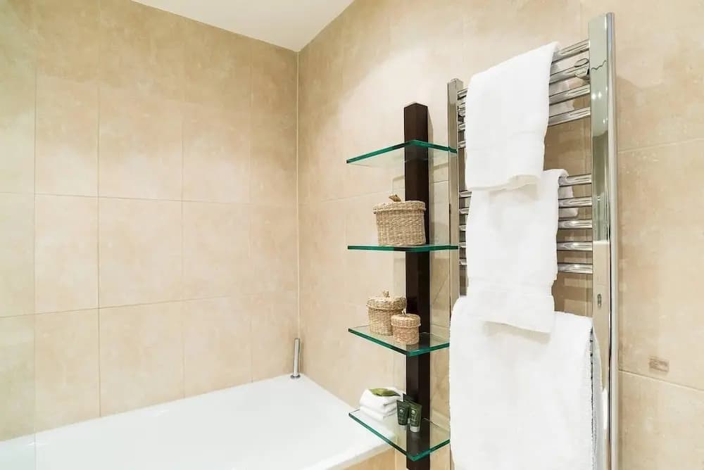 Stylish 2BR Flat next to Battersea Park - photo 7