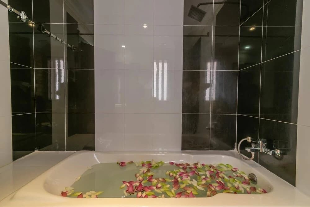 Kings Luxury Hotel - photo 10
