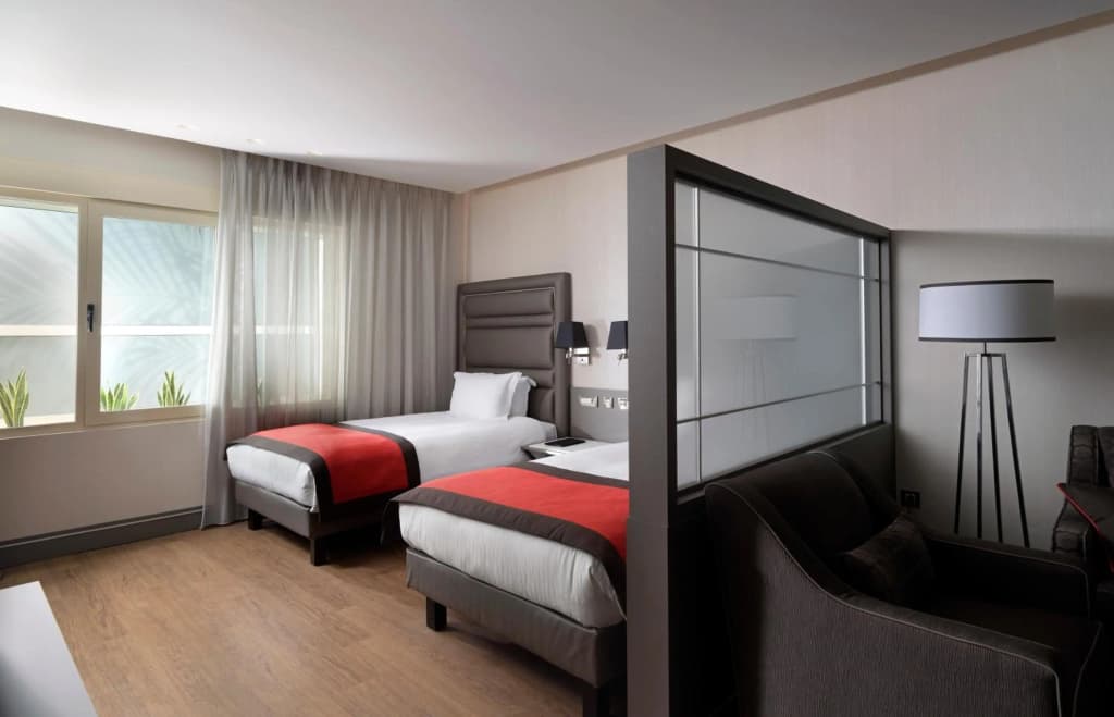Holiday Suites - photo 18