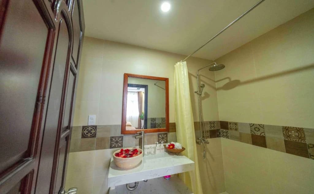The Lake Hoian Hotel - photo 6