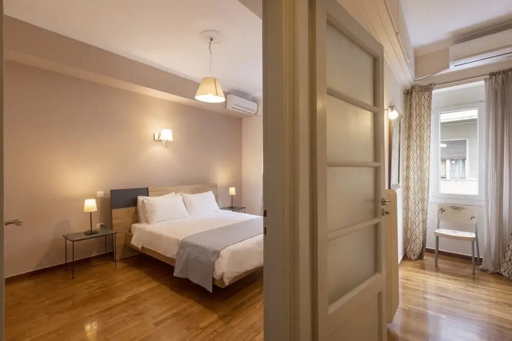 Prime Location 2BR next to the Acropolis - photo 3