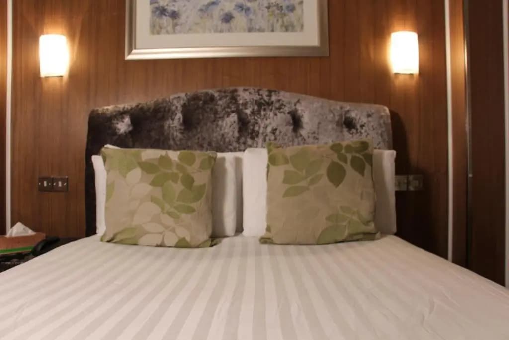 Cheshire Hotel - photo 18