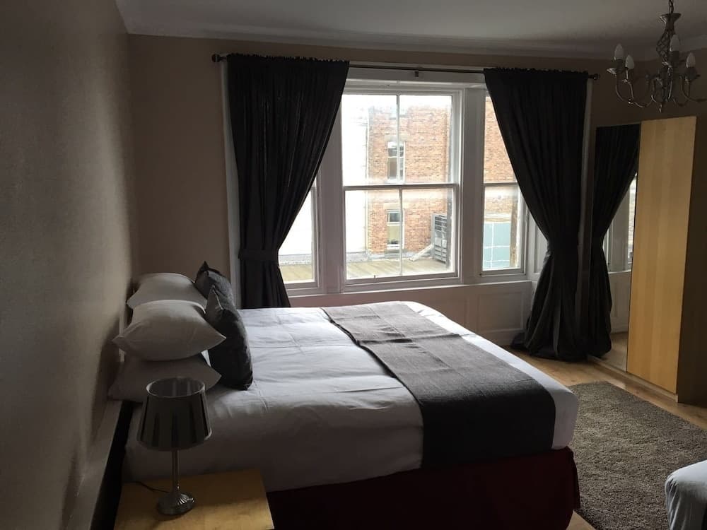 Castle View Apartments - photo 4