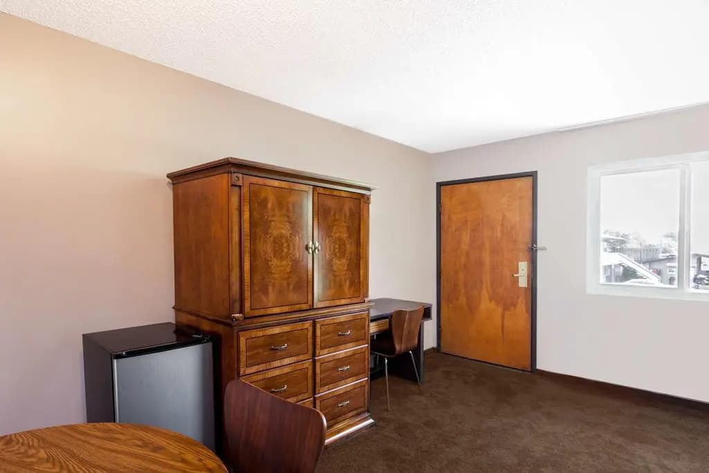 Super 8 by Wyndham Canoga Park - photo 5