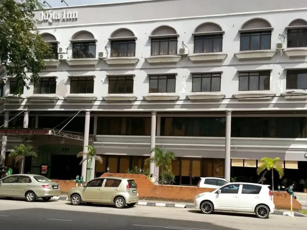 Juita Premier Hotel - photo 1