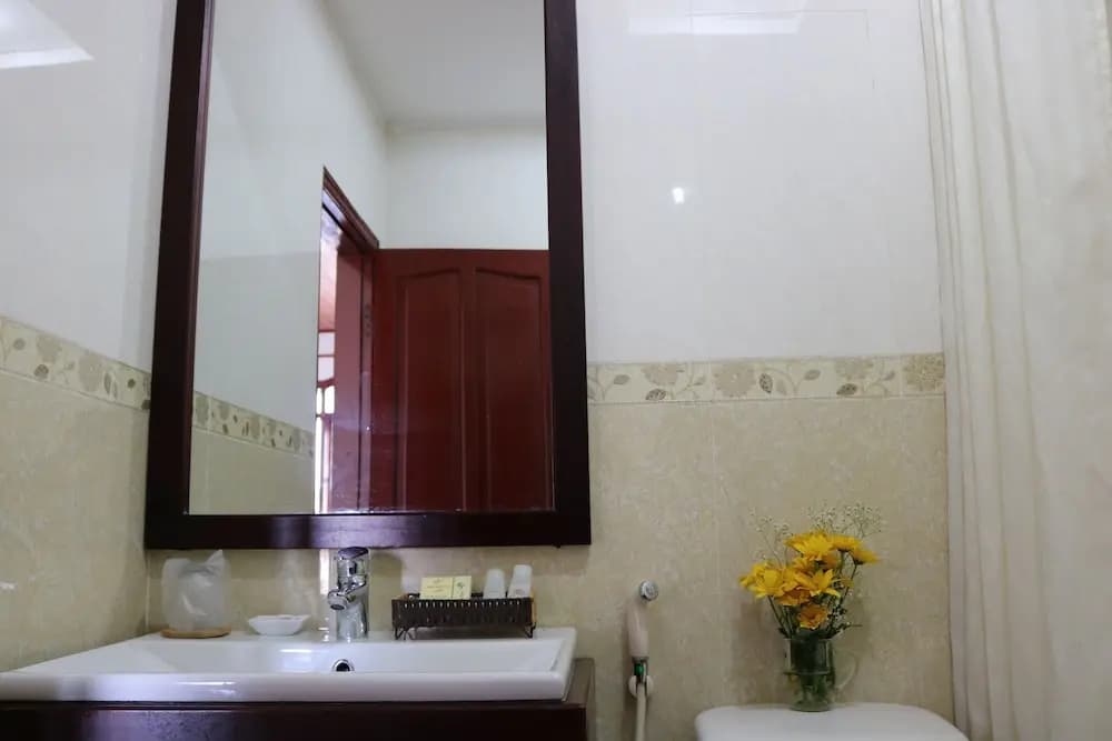 Nhi Trung Hotel - photo 9