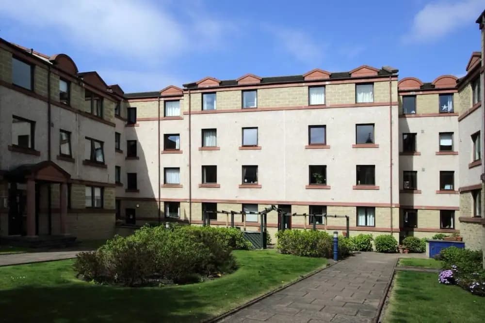2 Bedroom Canalside Apartment - main photo