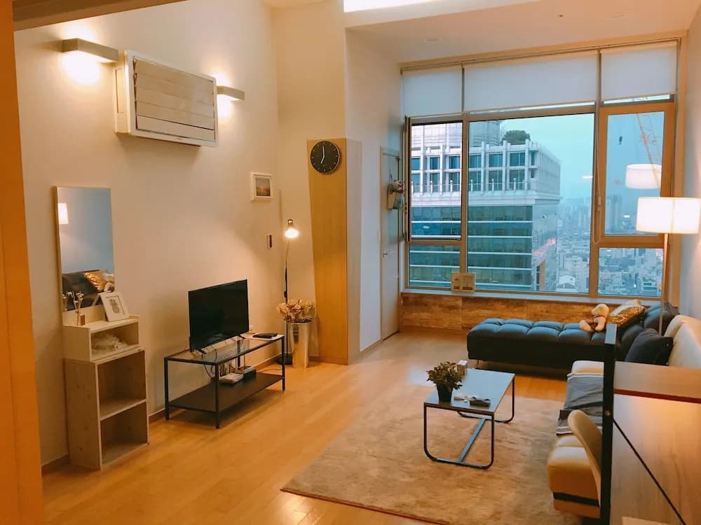 Jia's Spacious Sky Loft - photo 3