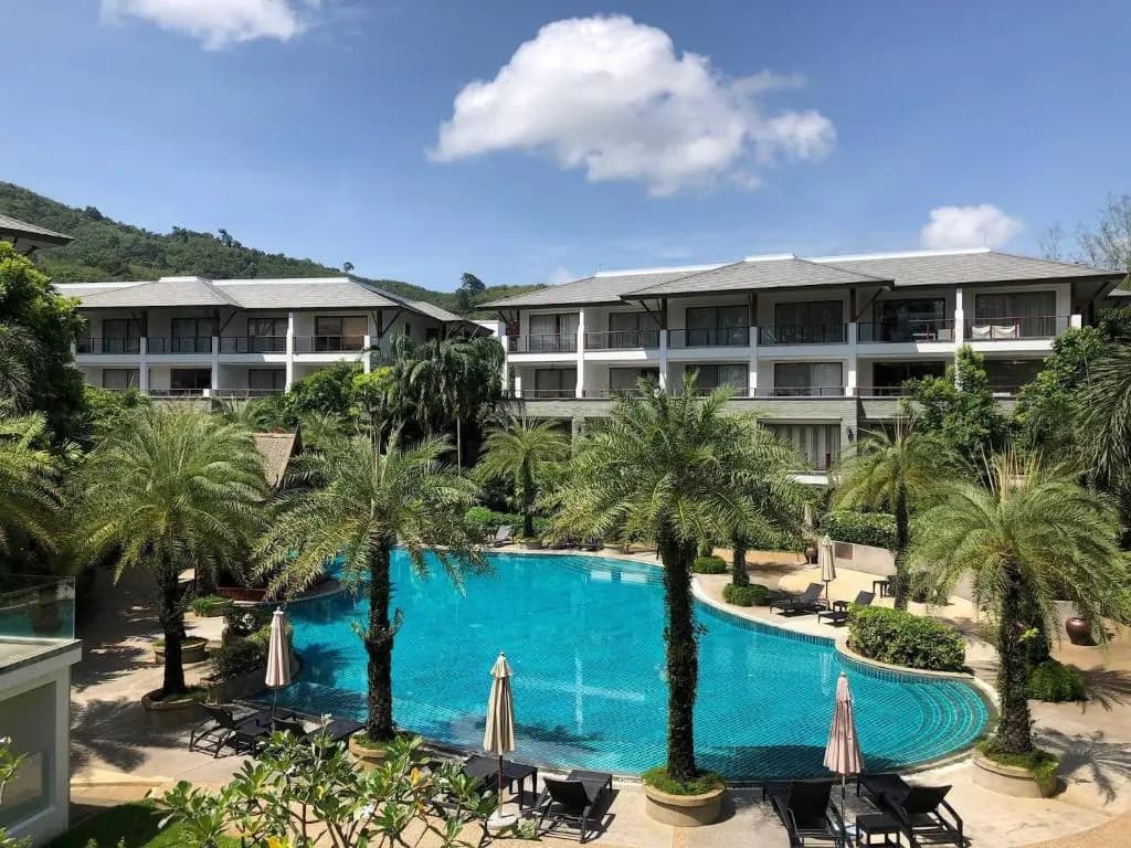 "beachfront 3br Luxe, Jacuzzi Pool On Naithon Beach" - photo 2