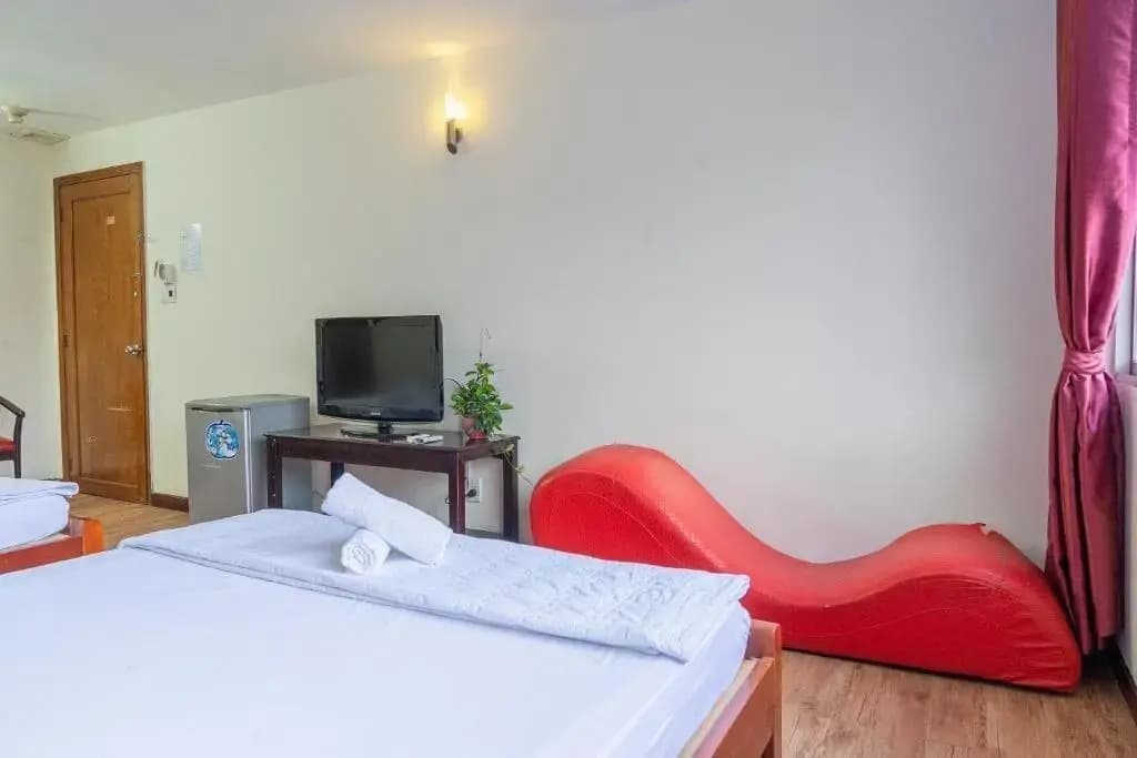 Long Son Hotel - photo 22