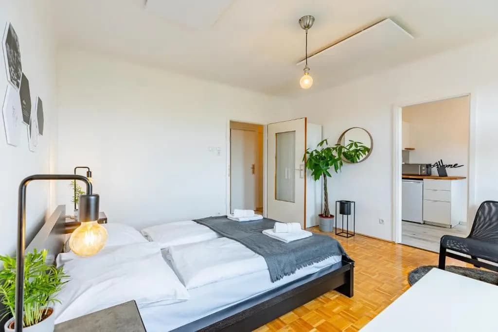 New with a View - Modern Studio - photo 11