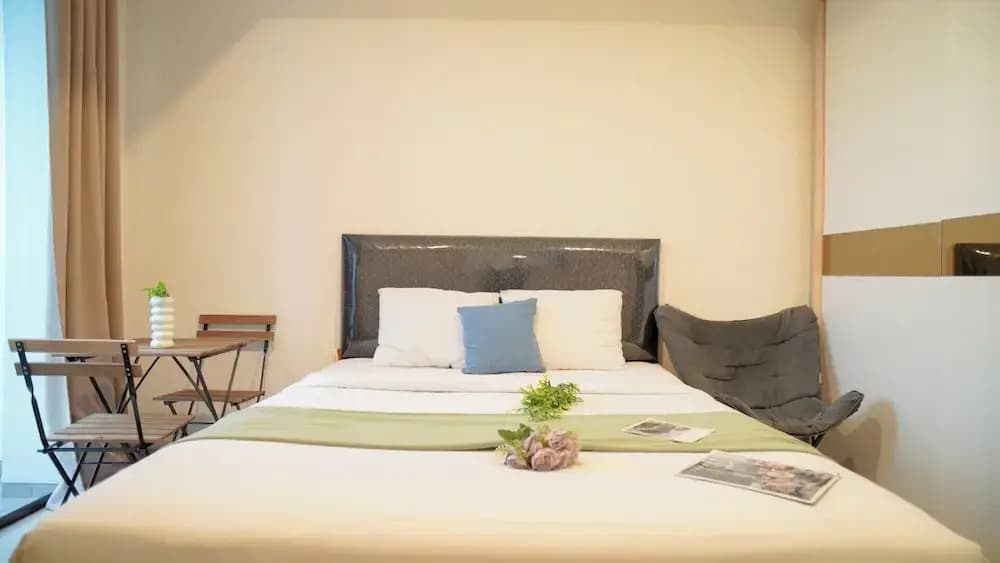Spacious And Homey Studio At Cleon Park Apartment - photo 8