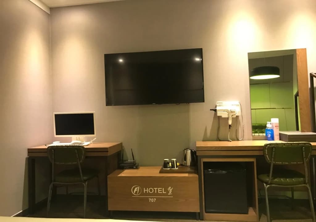 Hotel Wall - photo 4