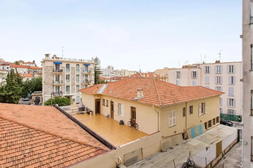 Modern and bright flat in a calm street close to Nice station - Welkeys - photo 1