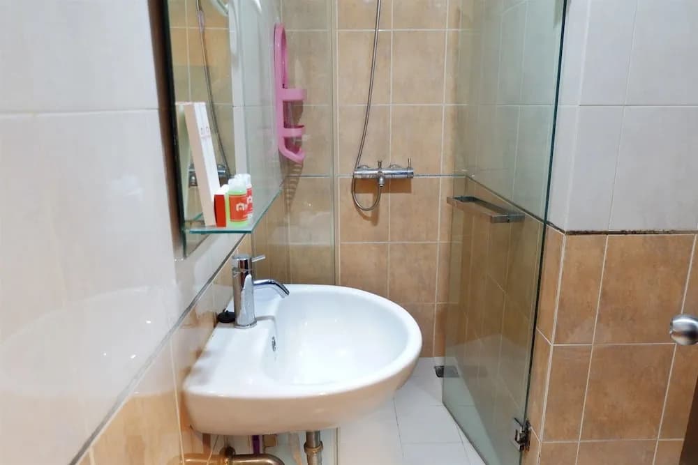 Pool View Studio Apartment Tamansari Sudirman - photo 8