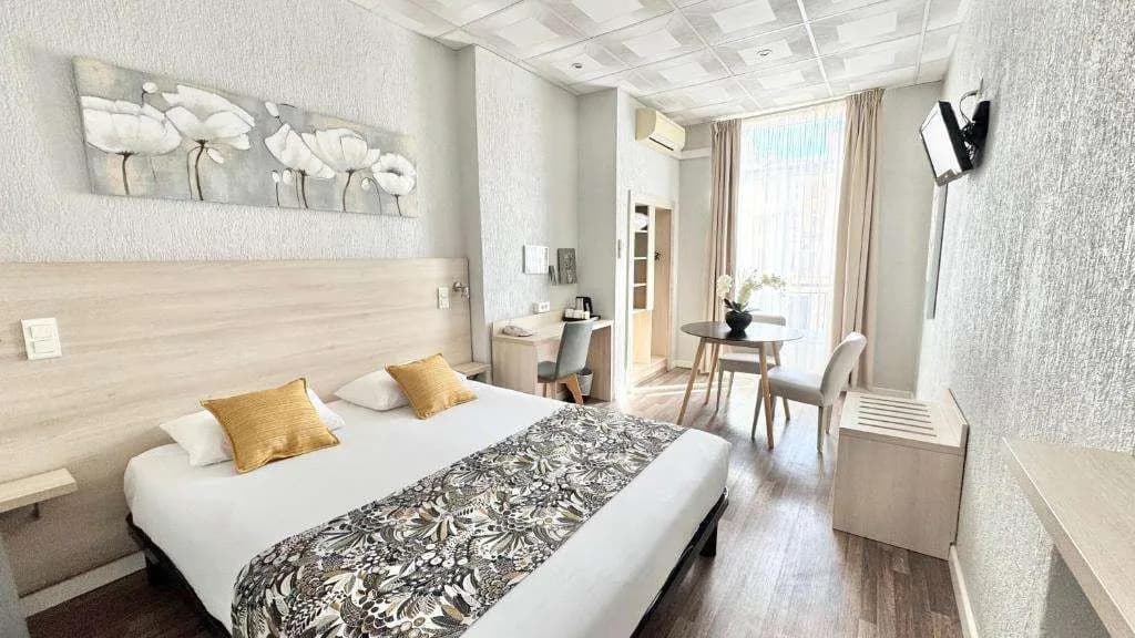 Hôtel Helvétique - photo 17